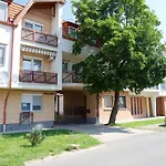 Zoli Apartmanok-maya Koelcsey 34-36 شقة Hajdúszoboszló