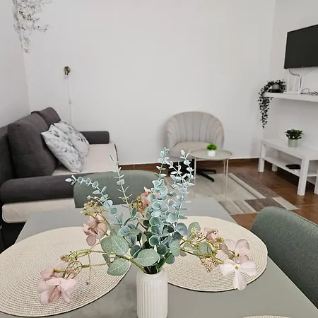 Zoli Apartmanok-maya Koelcsey 34-36