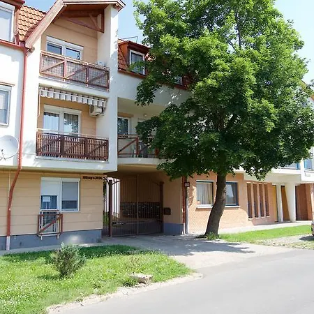 Zoli Apartmanok-maya Koelcsey 34-36 Apartamento Hajdúszoboszló