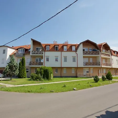 Zoli Apartmanok-maya Koelcsey 34-36 Hajdúszoboszló