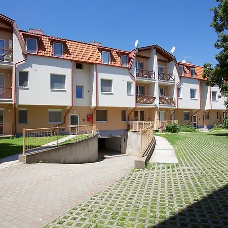 Zoli Apartmanok-maya Koelcsey 34-36 *