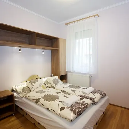 Zoli Apartmanok-maya Koelcsey 34-36 Apartamento Hajdúszoboszló