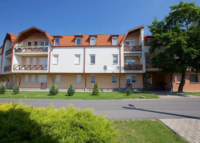 Lägenhet Zoli Apartmanok-maya Koelcsey 34-36
