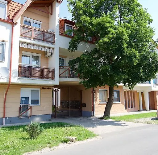 Zoli Apartmanok-maya Koelcsey 34-36 Lägenhet Hajdúszoboszló