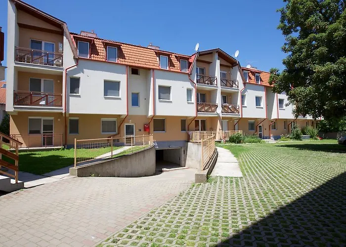 Zoli Apartmanok-maya Koelcsey 34-36 *