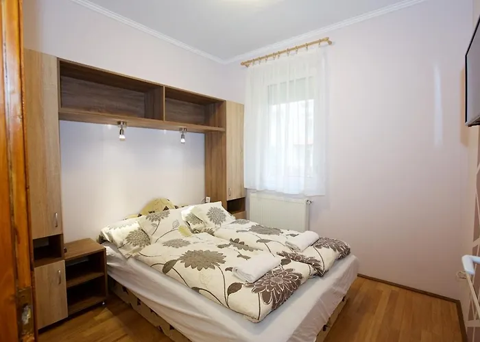 Zoli Apartmanok-maya Koelcsey 34-36 Lägenhet Hajdúszoboszló